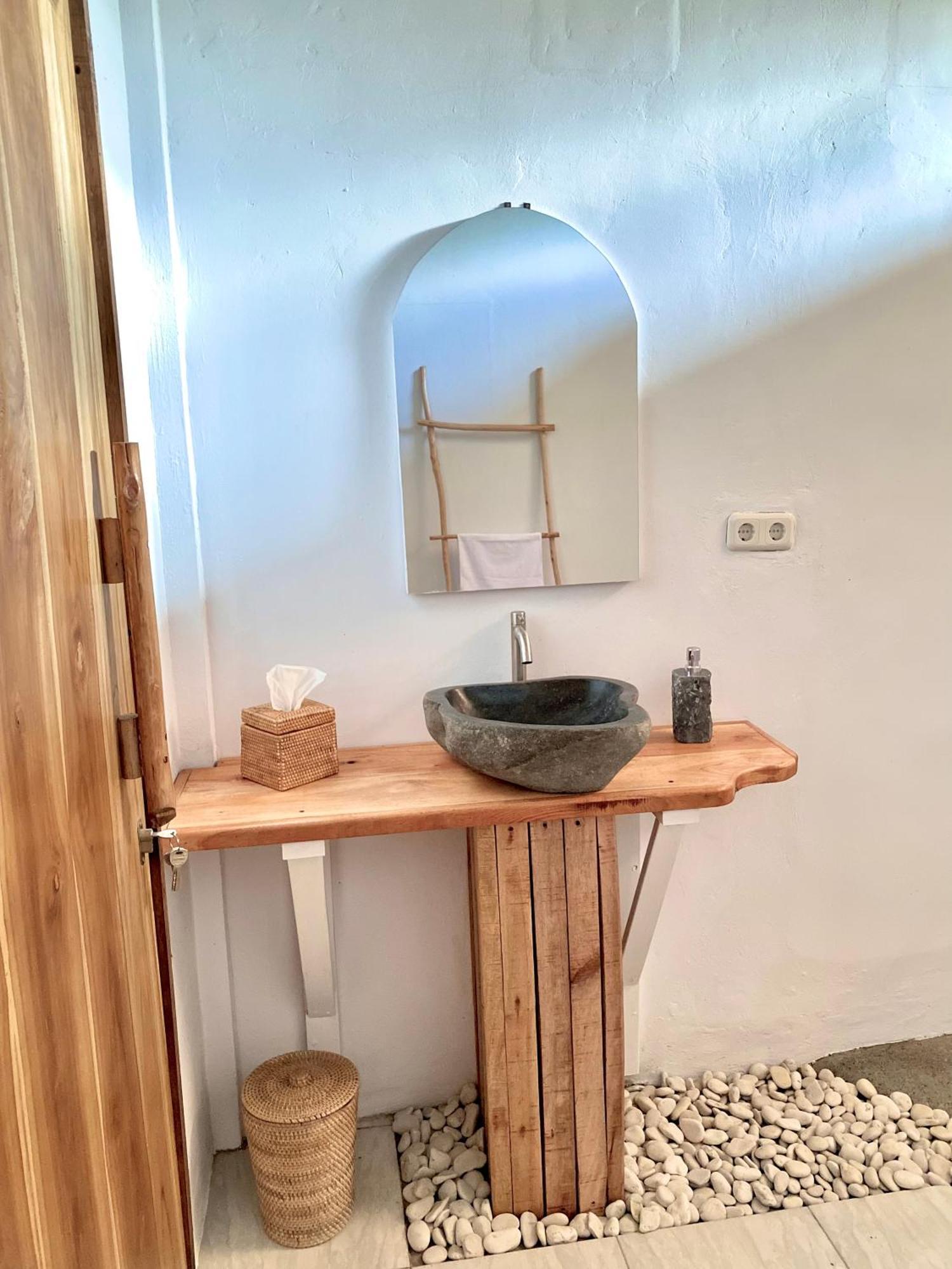 Ripbowl Guest House Selong Belanak Ngoại thất bức ảnh